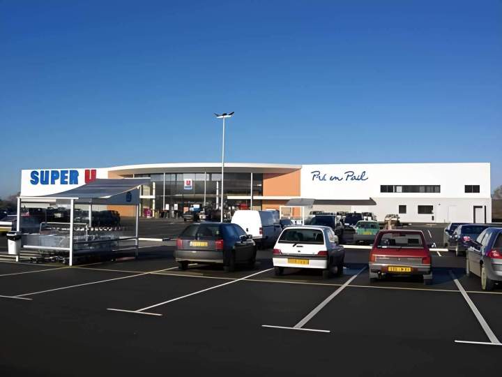 Installation électrique parking supermarché La Ferté Macé